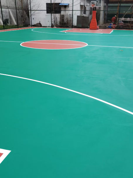陇县 球场长期使用易出现地面开裂